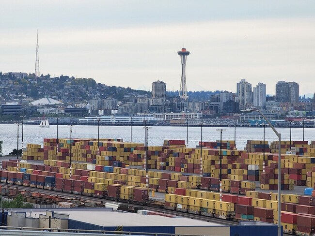 Building Photo - 3026 SW Charlestown St