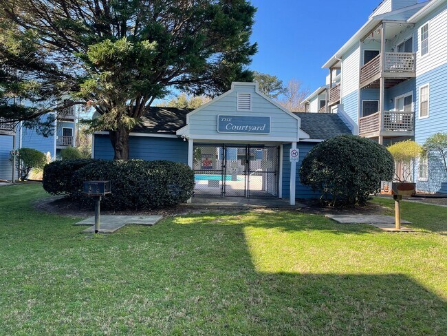 Building Photo - Renovated first floor condo with community...