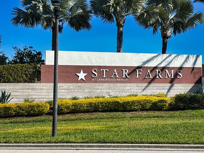 Building Photo - Spacious 5-Bed Retreat with Granite Elegance in Lakewood Ranch