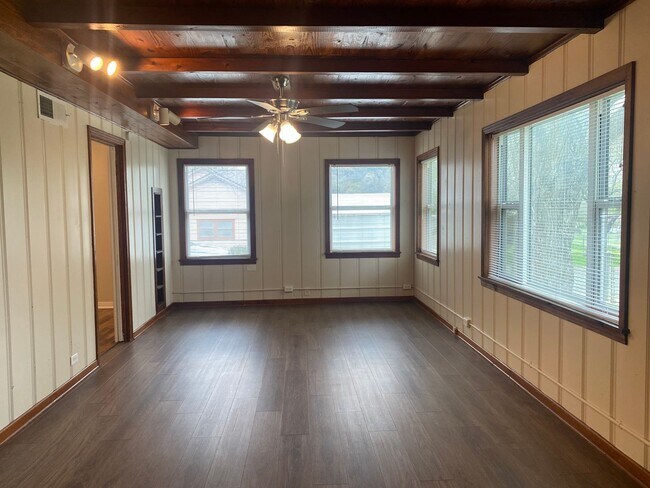 Building Photo - REFRESHED 2 BEDROOM, 1 BATH BELTON ISD