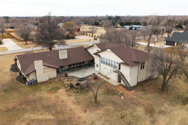 Building Photo - 1839 E Pleasantview Ln