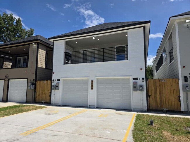 Primary Photo - 8406 De Priest St