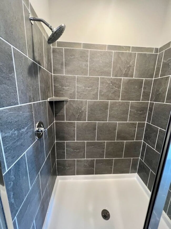 Building Photo - Beautiful 4 Bed/ 3.5 Bath Home in Newly Built Rivers Edge!
