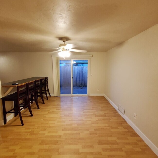 Building Photo - 30th Place Duplex