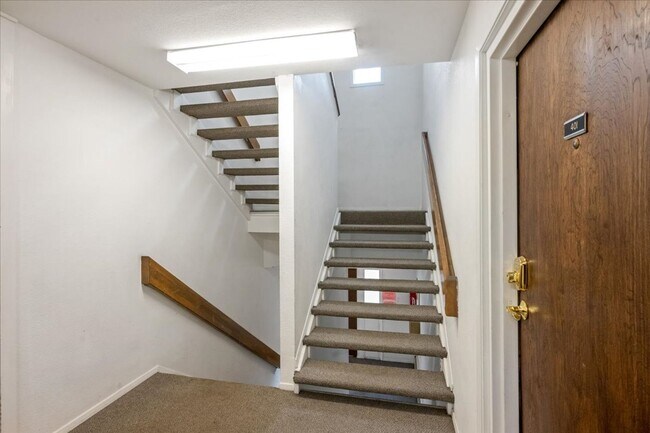 Building Photo - Charming Furnished Condo in Taku/Campbell - Everything You Need in One Place!