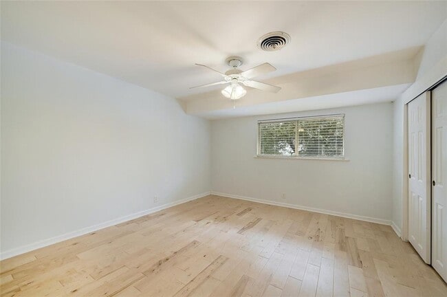 Building Photo - 5330 Balcones Dr