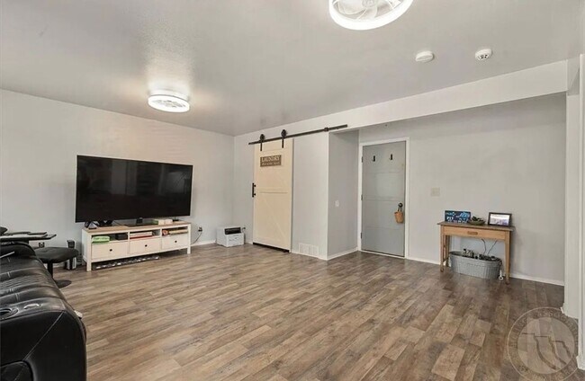 Building Photo - Spacious heights home