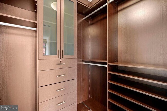 Building Photo - 1610 N Queen St