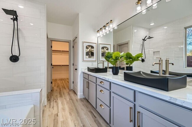 Building Photo - 5873 Skyfall Ct
