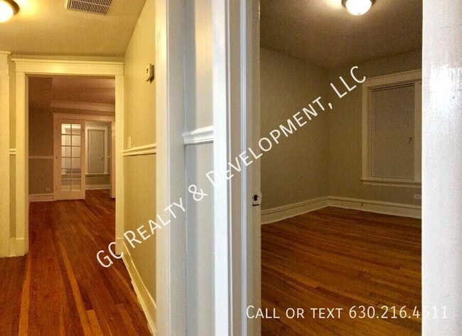 Building Photo - 1515 E 67th Pl
