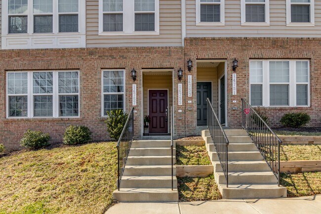 Building Photo - 3-bedroom, 2.5-bathroom condo with a great open-concept main level.