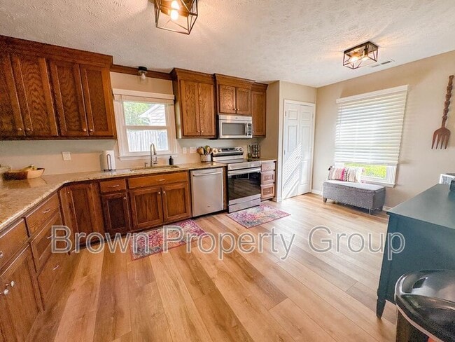 Building Photo - 5813 Bacarro Pl