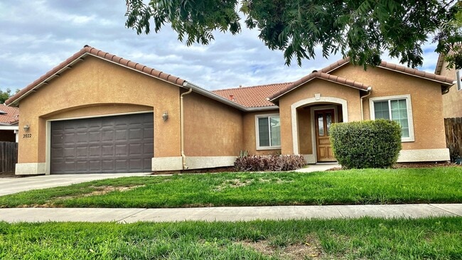 Building Photo - 2022 Muscat Ave