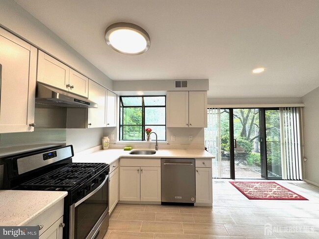 Building Photo - 104 Sayre Dr