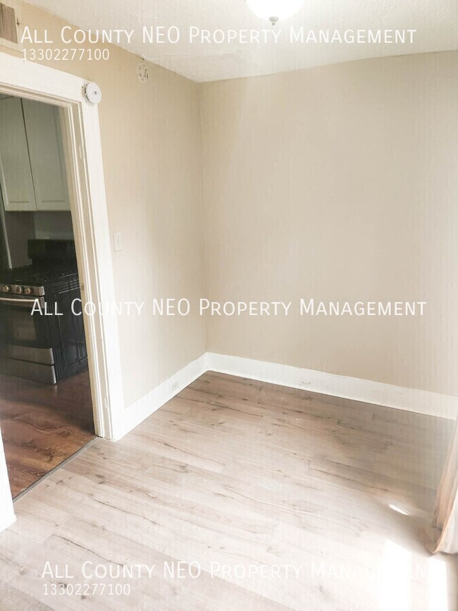 Building Photo - 2044 W 44th St
