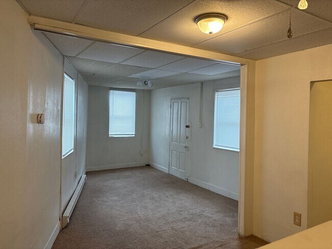 Building Photo - Spacious 2+ Bedroom Apartment-York City SD