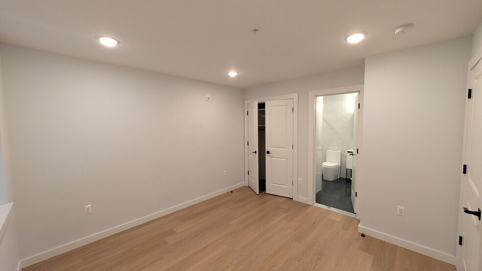Building Photo - 55 Tunxis Ave