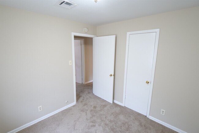 Building Photo - 6118 Rietta St