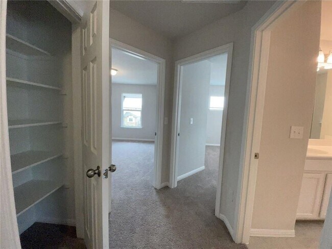 Building Photo - 233 Hauser Dr