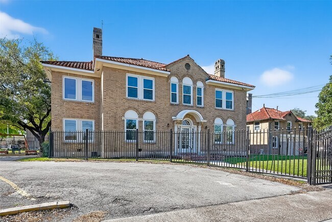 Building Photo - 3410 Austin St