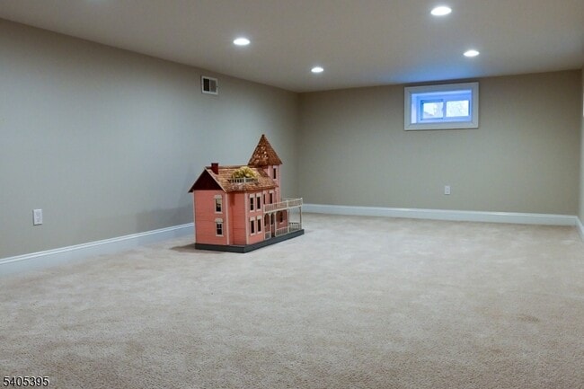 Building Photo - 12 Central Ave