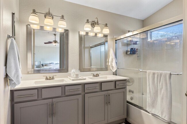 Building Photo - 10340 E Caribbean Ln