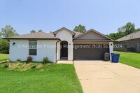 Building Photo - Beautifully Updated 4Bed/2Bath Home, Backs Up to Greenbelt!