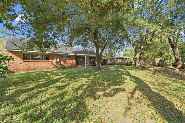 Building Photo - 7015 Pella Dr