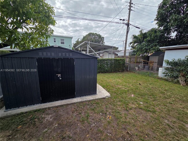 Building Photo - 6240 SW 21st St