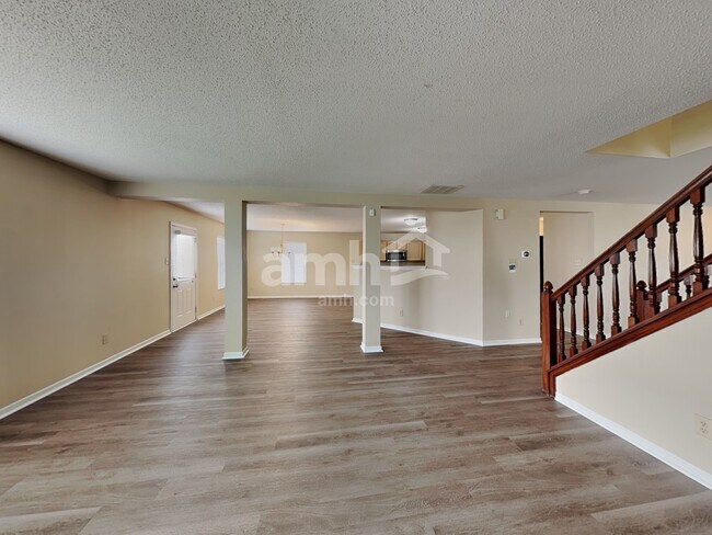 Building Photo - 626 Hickory Pine Dr