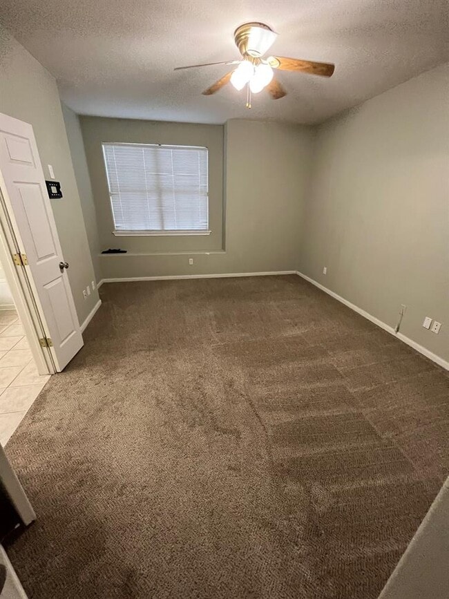 Building Photo - 2100 Pipers Field Dr