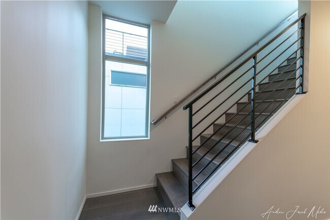 Building Photo - 1718 27th Ave