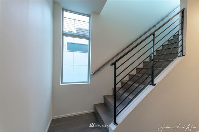 Building Photo - 3Bd/2.5Ba Seattle Townhome