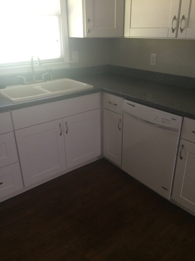 Building Photo - 3/2/1