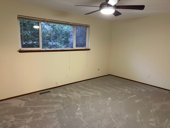 Building Photo - 3Bd/1.5Ba Covington House