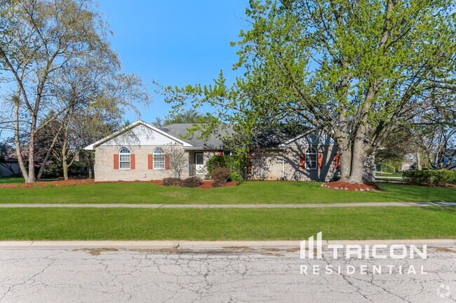Building Photo - 904 Armstrong Dr