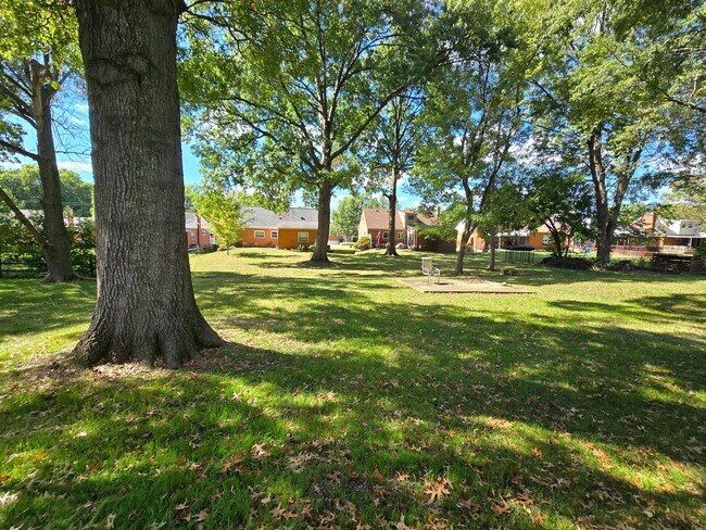 Building Photo - Hidden Gem - 4 Beds | 2.5 Baths | 2-Car Ga...