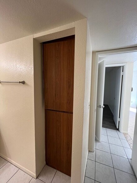 Building Photo - 1201 S McClintock Dr