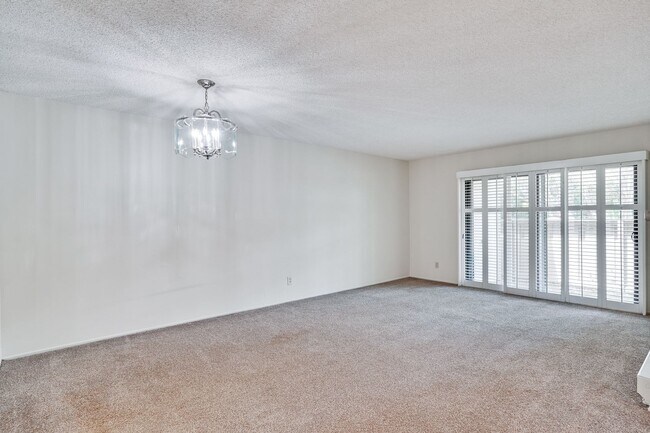 Building Photo - 1st floor corner unit - In Door Laundry- Easy Access to 880 and 237