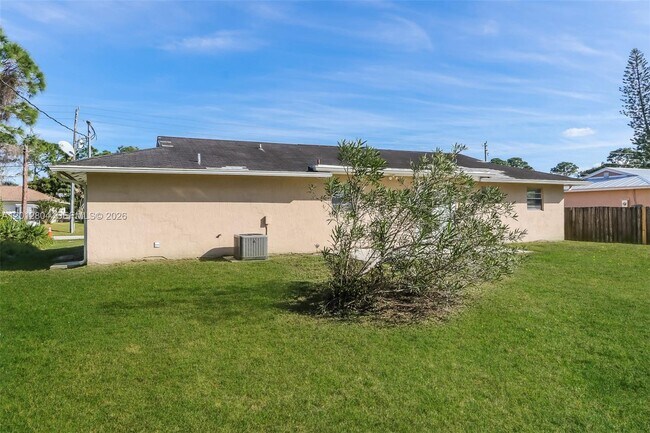 Building Photo - 650 NW Selvitz Rd