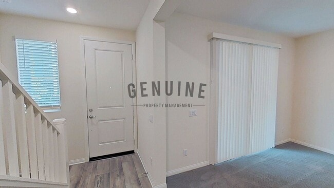 Building Photo - Beautiful Tri-Level 3Bd 2.5Ba Townhome in ...