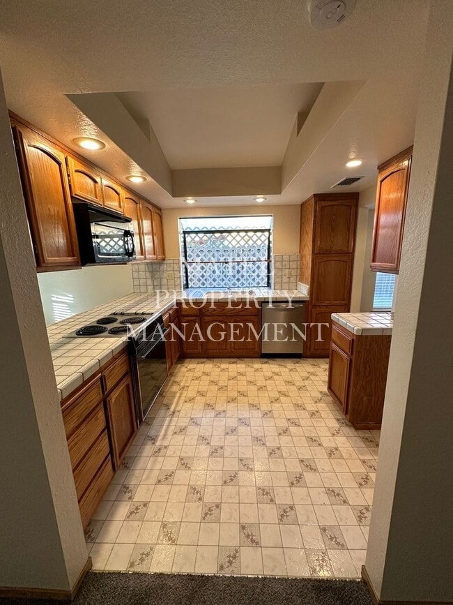 Building Photo - Move in Special see Ad