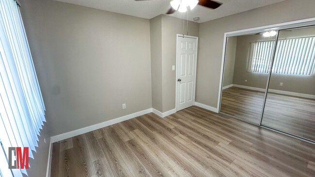 Interior Photo - 900-910 Manchester St