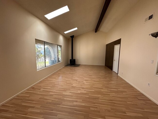 Building Photo - Beautiful 4 Bedroom 2 Bath Home in Orcutt ...