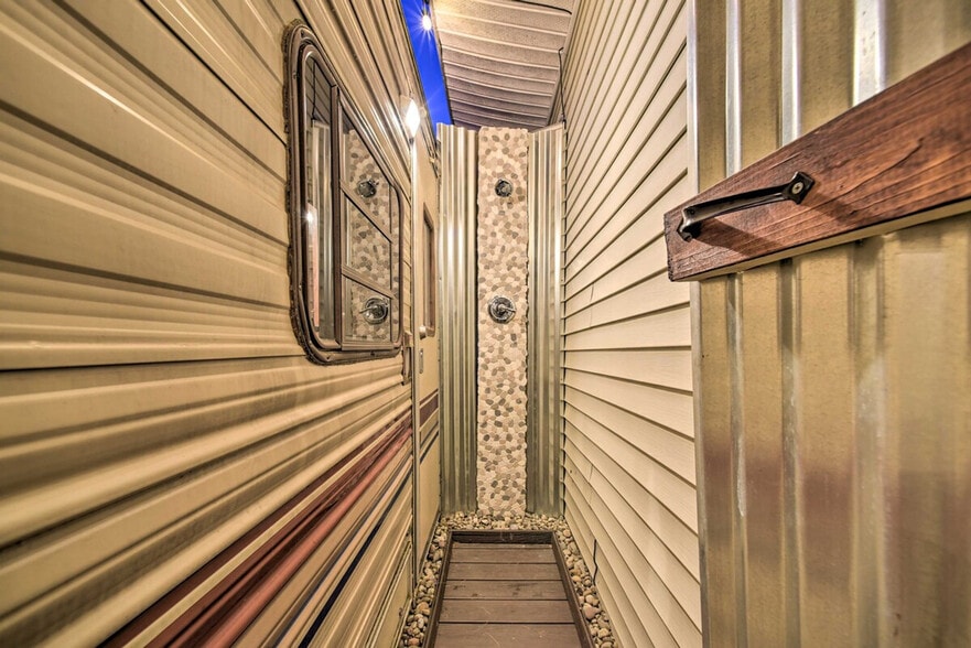 Building Photo - 783 Woodstock Rd