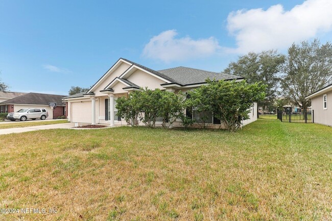 Building Photo - 14018 Fish Eagle Dr E