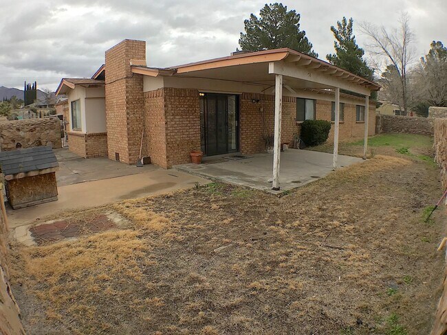 Building Photo - West El Paso 4 bed refrig A/C Home!