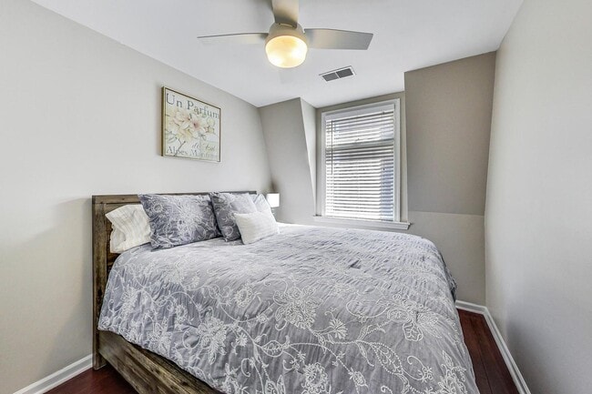 Building Photo - 1351 W Altgeld St