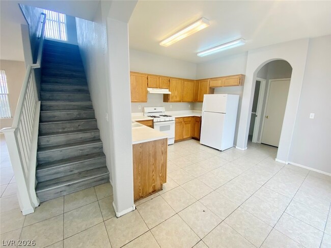 Building Photo - 2512 Birds Nest Cactus Ct