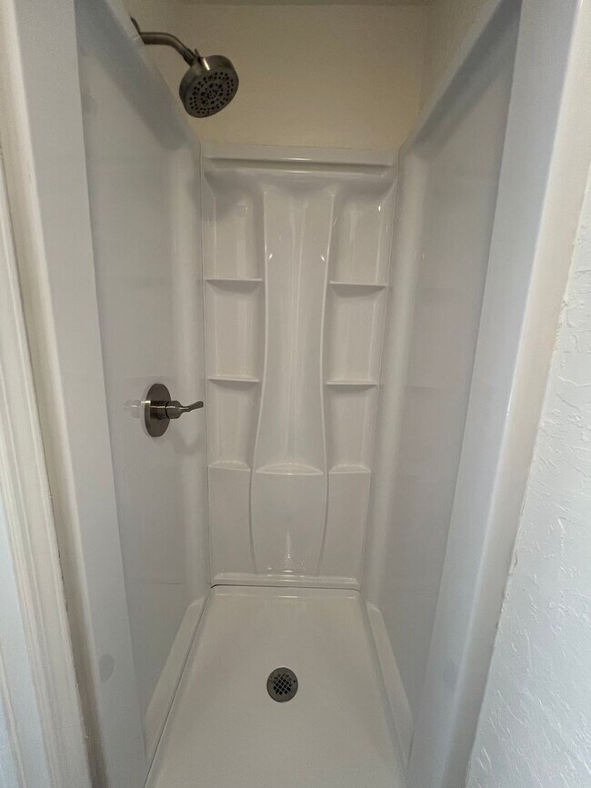 Building Photo - Updated Studio Apartment in Shasta Lake